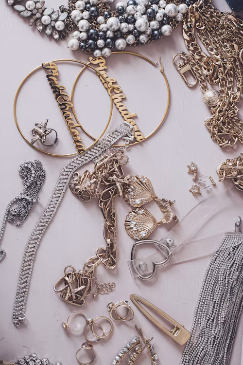 Tarnish-Proof Jewelry Brands Guide: The Top 15 Epic Pieces!